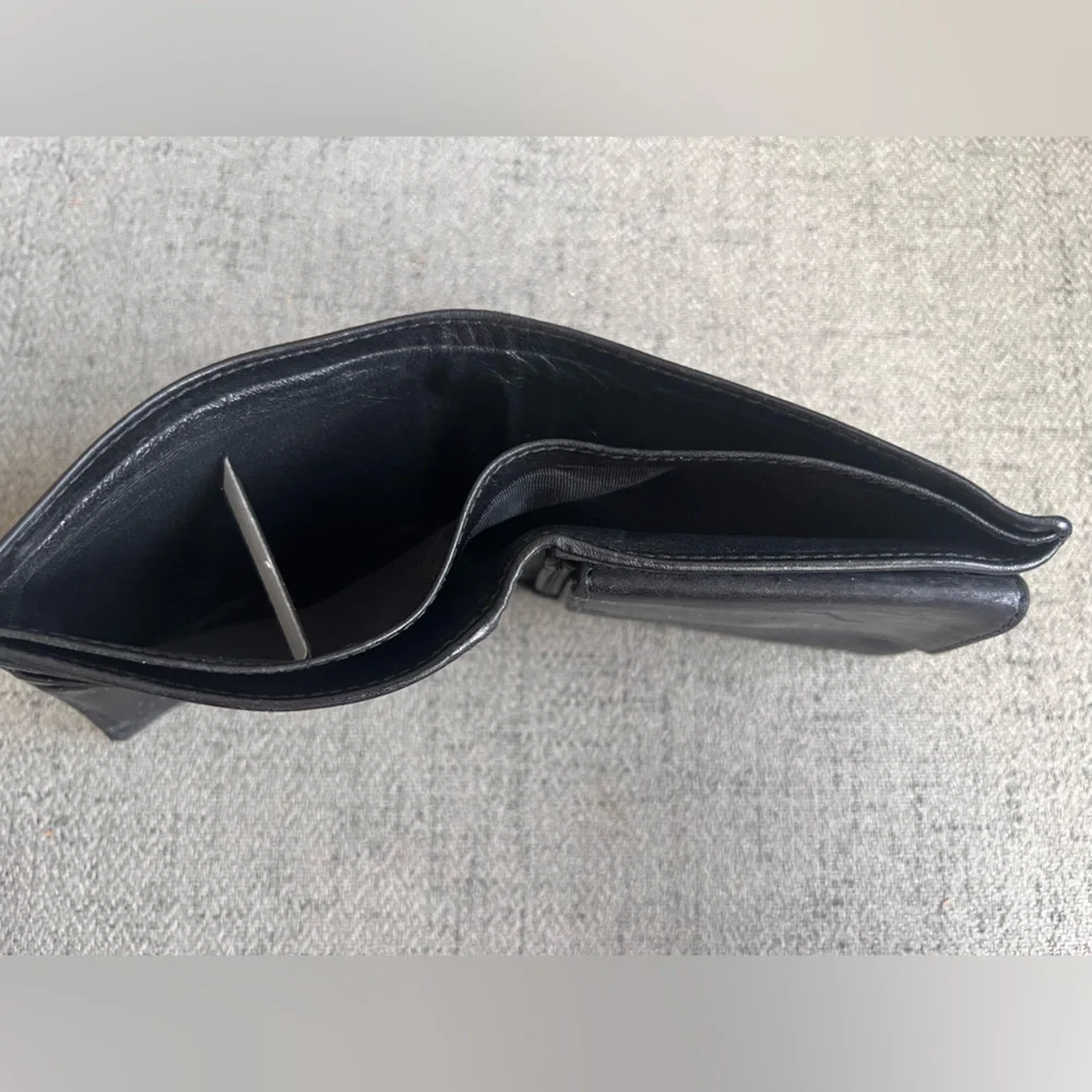 Gucci Black Leather Bifold wallet